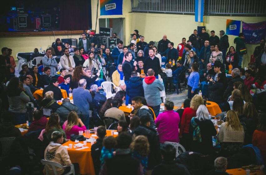  Juan Pablo Luque recibió el apoyo de los vecinos de Dolavon y Rawson en dos encuentros multitudinarios