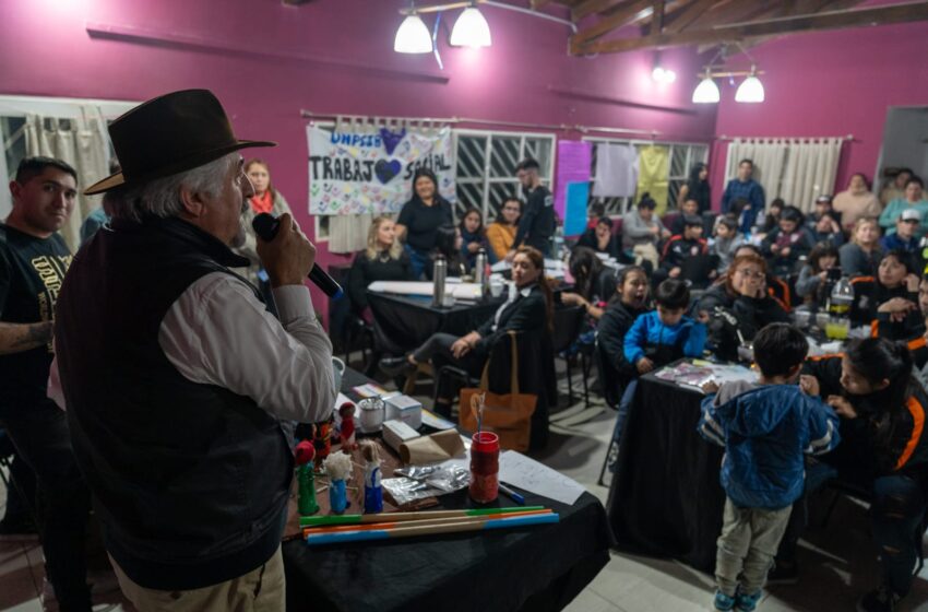  Othar Macharashvili y Maxi Sampaoli participaron de un debate junto a 100 jóvenes comodorenses 