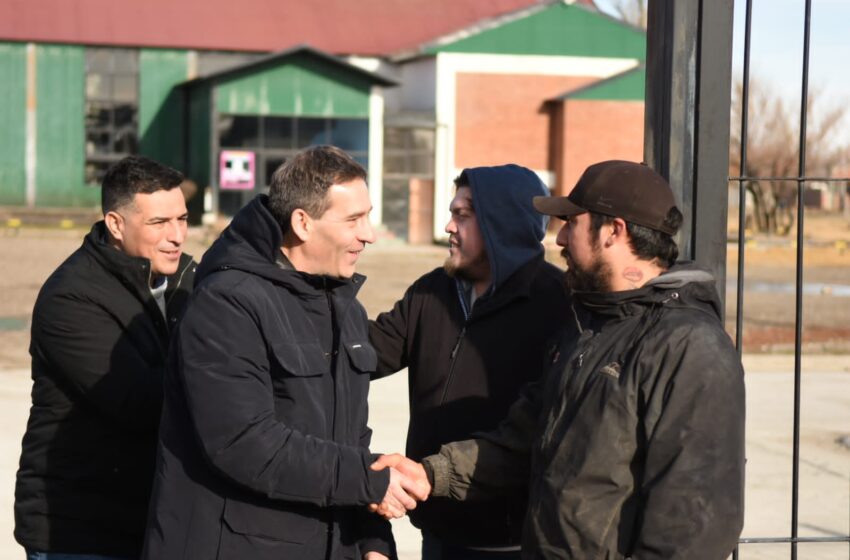 Luque recorrió la ciudad de Sarmiento junto a Sebastián Balochi candidato a intendente y Emanuel Venter Jenks, candidato a viceintendente.