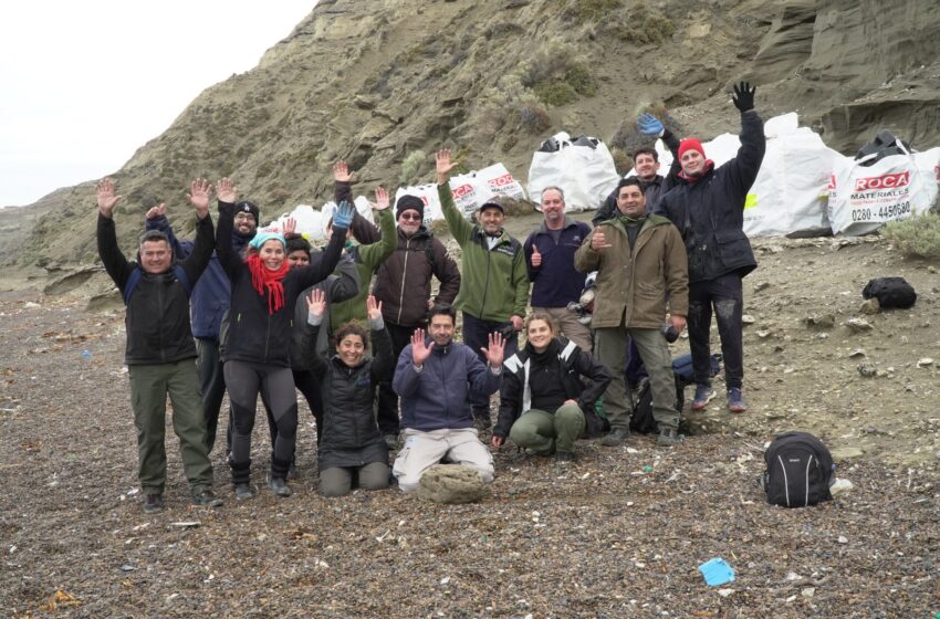  El Gobierno del Chubut continúa con las jornadas de limpieza costera en el ANP Península Valdés