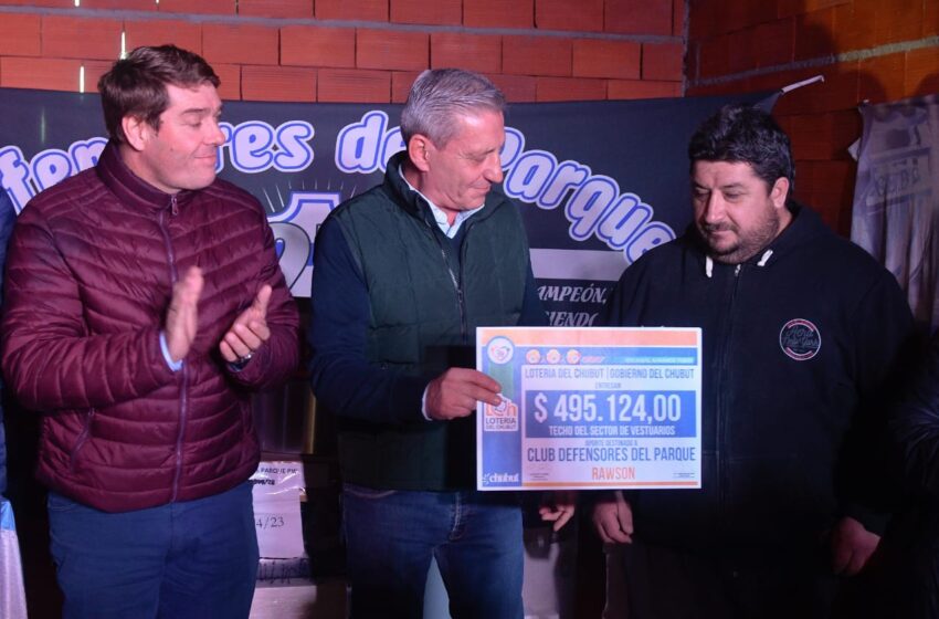  Arcioni entregó equipamiento al Club Deportivo Defensores del Parque de Rawson y recorrió las obras en ejecución