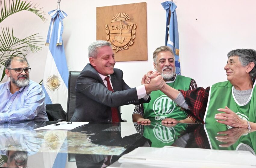  Arcioni se reunió con trabajadores de la Administración Pública Central y acordó una nueva pauta salarial para el segundo semestre