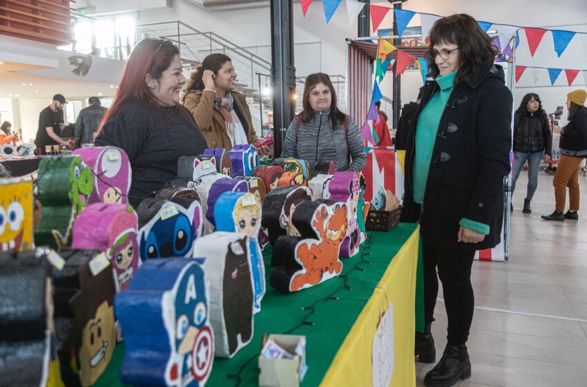  La Feria especial de Artesanitos arrancó con toda la alegría, expresión y creatividad de los más pequeños