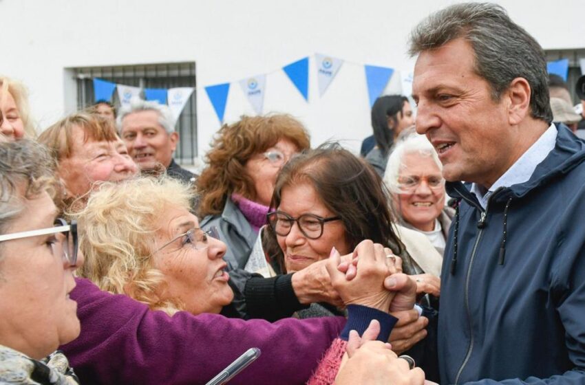 Massa anunció un refuerzo alimentario de $45.000 para jubilados y pidió «memoria» para tener futuro