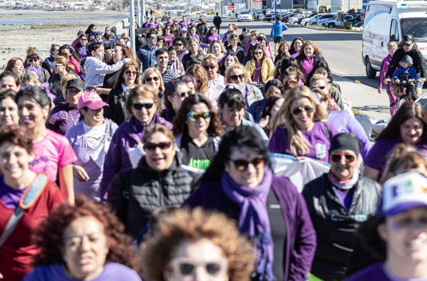  Un centenar de mujeres participó de la caminata para visibilizar la violencia de género