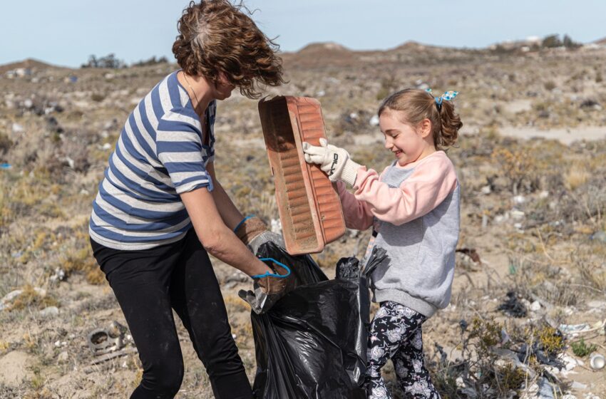  El Municipio cumplió con otra jornada de limpieza en basural clandestino en Caleta Córdova