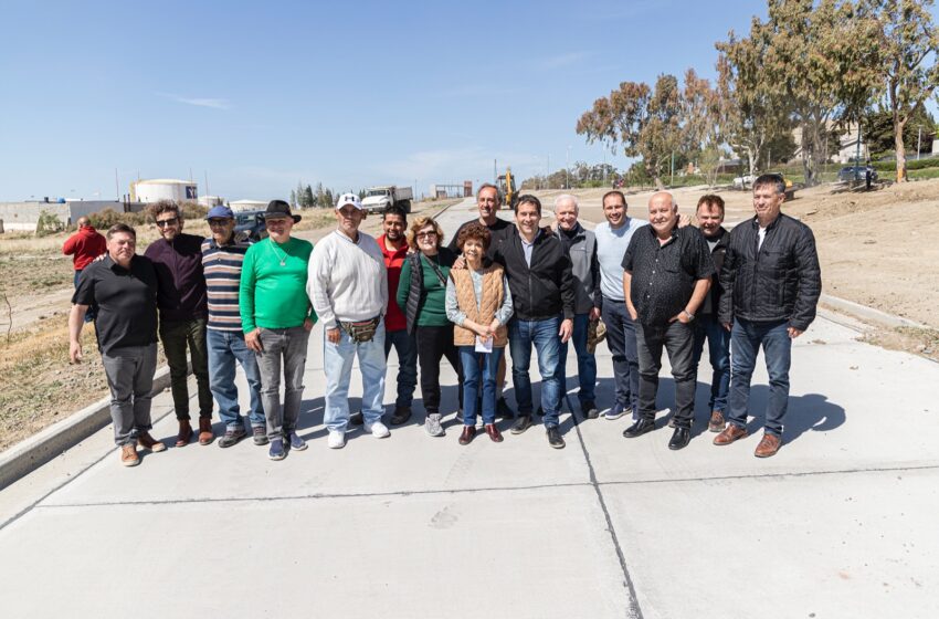  Luque recorrió los avances de obra en el Parque de la Ciudad junto a los vecinos de Km.3