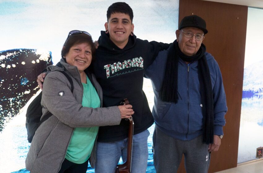  Yhosva Montoya brilló con su música en la Casa del Chubut