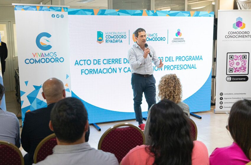  Luque encabezó el cierre del ciclo de capacitaciones 2023 de Comodoro Conocimiento