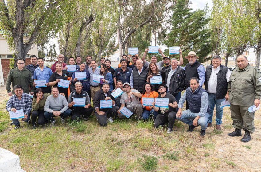  Luque reconoció el trabajo del personal de Defensa Civil en su día