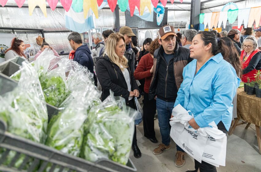  Con el aporte del Gobierno Nacional, el Municipio entregó nuevos equipamientos a los productores de Km.17