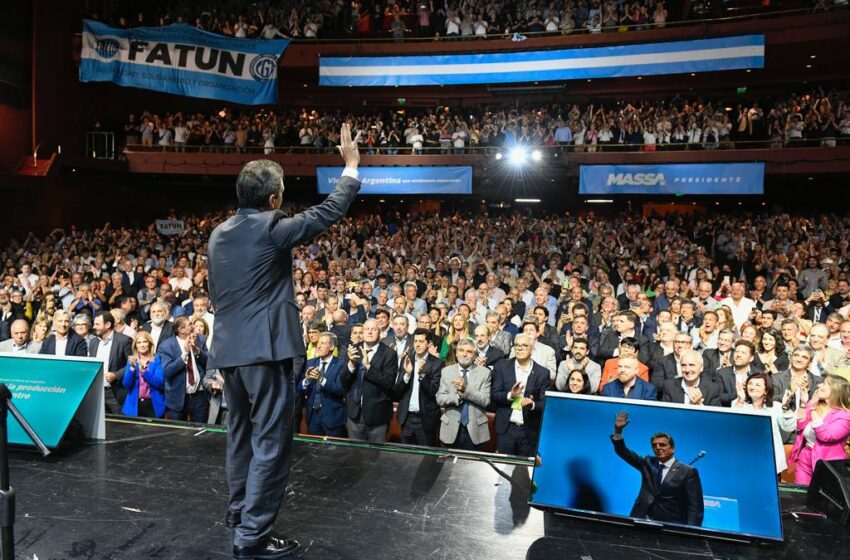  Arcioni acompañó a Sergio Massa en la presentación de los “10 acuerdos para el futuro de Argentina”