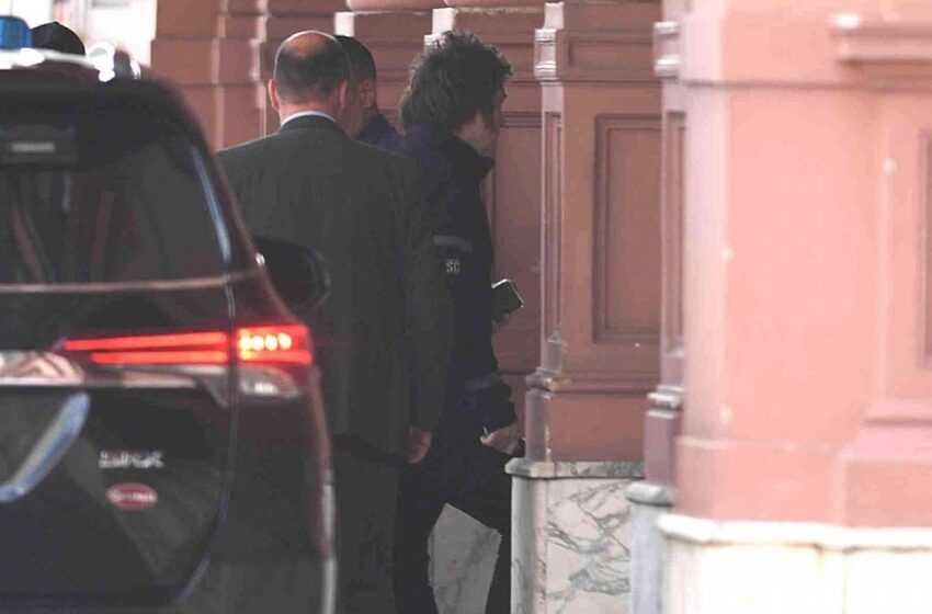  Milei encabeza una reunión de Gabinete en Casa Rosada