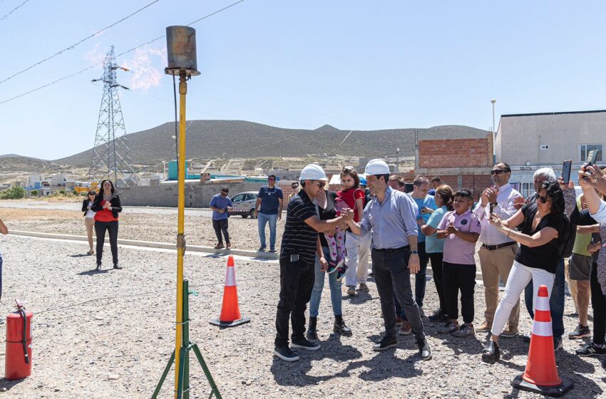  El intendente inauguró una nueva red de gas en barrio Padre Juan Corti