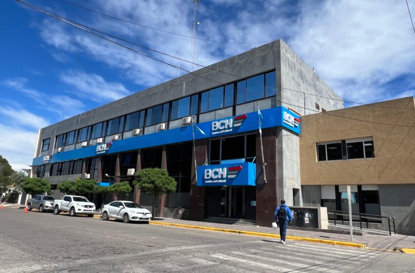  El edificio histórico de Banco del Chubut actualiza su fachada con la nueva imagen corporativa