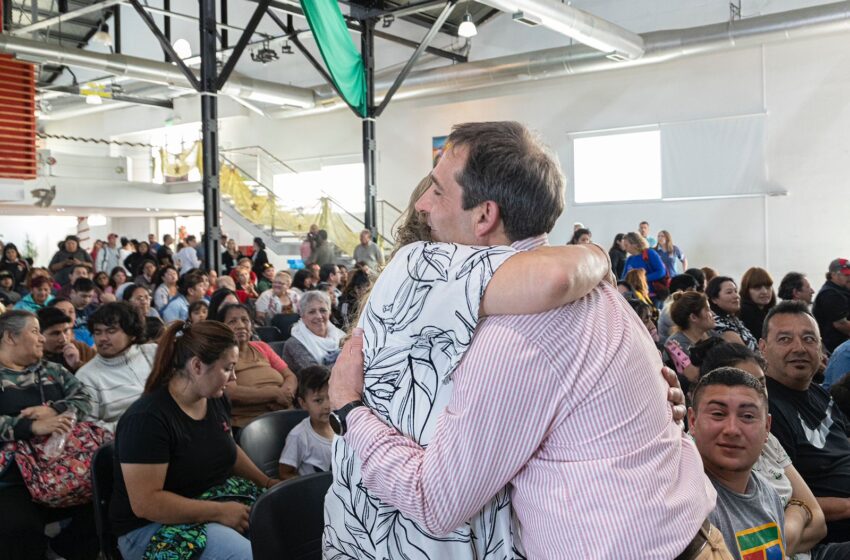  En su último acto de gobierno, Luque entregó aportes económicos para más de 500 familias damnificadas por el temporal de viento