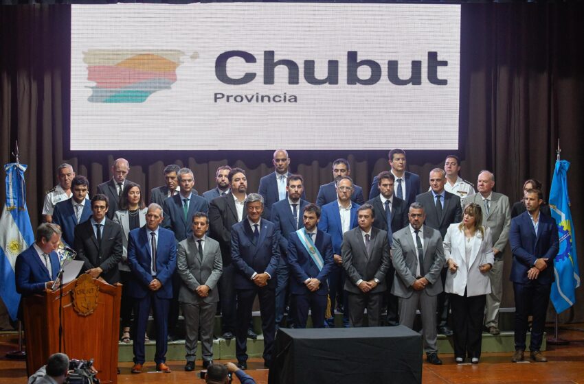  Torres les tomó juramento a los integrantes del nuevo gabinete provincial