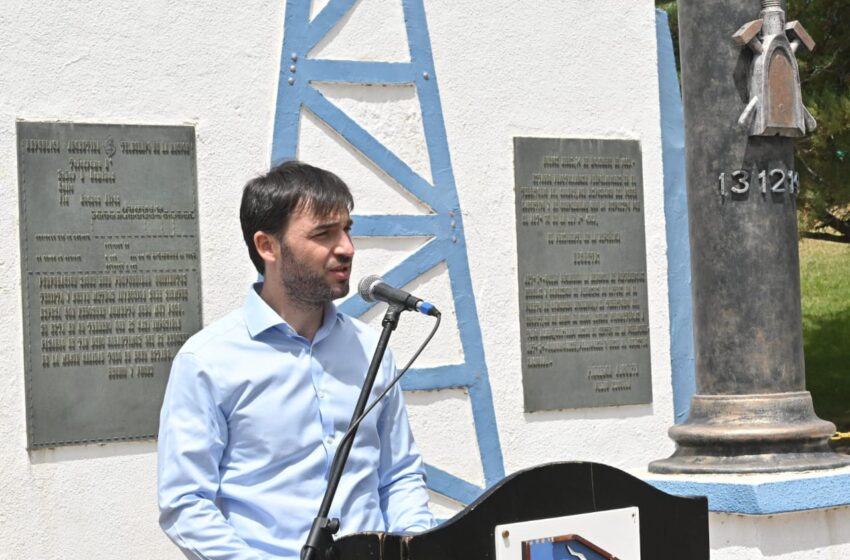  Torres en el acto por el Día Nacional del Petróleo: «Debemos defender juntos nuestros recursos”