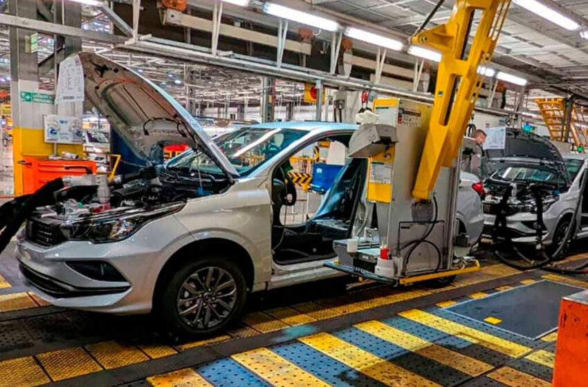  Automotrices postergan suba de precios de enero a la espera de cambios en el impuesto al lujo