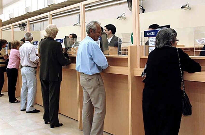  Oficializan el bono de $ 55.000 para jubilados que cobran la mínima y un aumento del 100% para la AUH