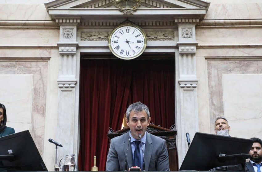  Principio de acuerdo entre el oficialismo y bloques opositores para aprobar la ley «Bases»