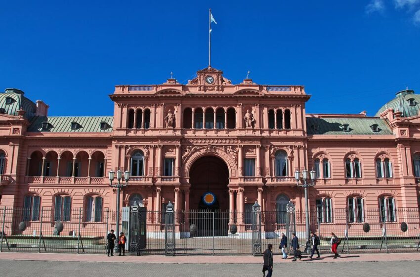  El Gobierno firmó designaciones en las FFAA, Capital Humano y otros organismos