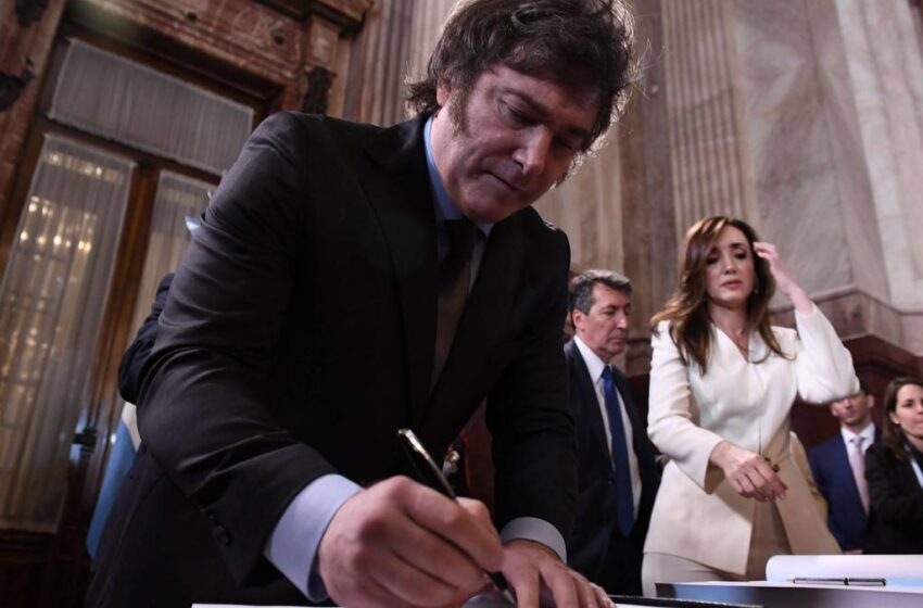  Reformas estructurales, DNUs, leyes y devaluación: el primer mes de Milei en el Gobierno