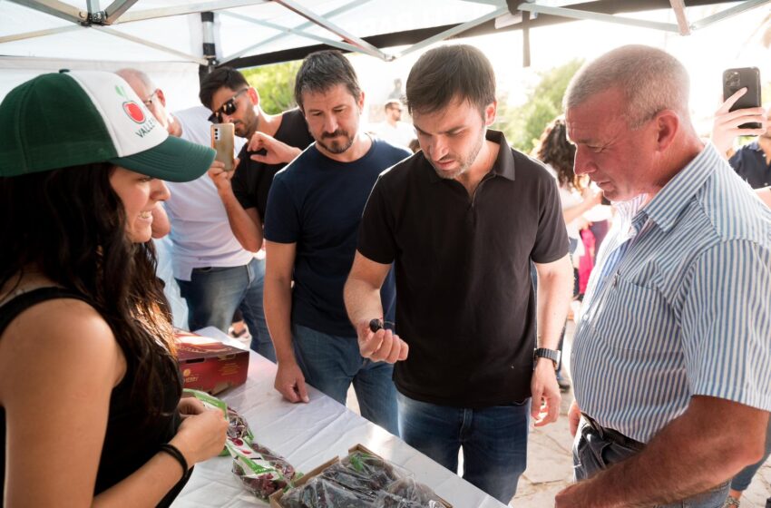  “Vamos a acompañar siempre a nuestras economías regionales”, aseguró Torres en la Fiesta de la Cereza de Gaiman