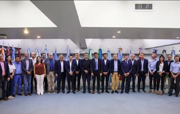  Gobernadores pidieron coparticipar el impuesto PAIS pero Nación patea y tensa el debate