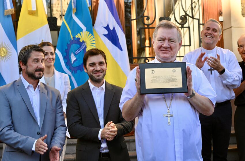  Torres participó de la consagración de la nueva Catedral de Trelew