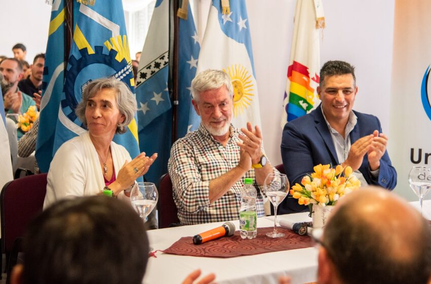  Balochi acompañó la firma del contrato para el nuevo edificio de la UDC en Sarmiento