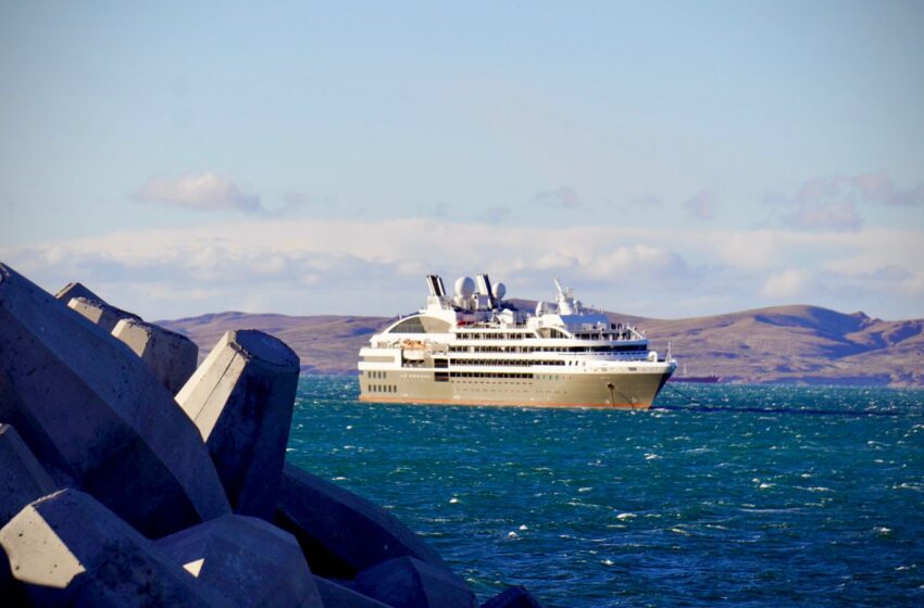  Torres destacó la importancia de la llegada del primer crucero a Camarones