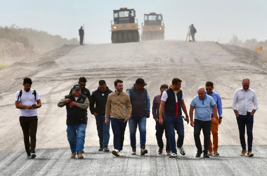  Torres recorrió la obra de pavimentación de la Ruta Provincial N°42