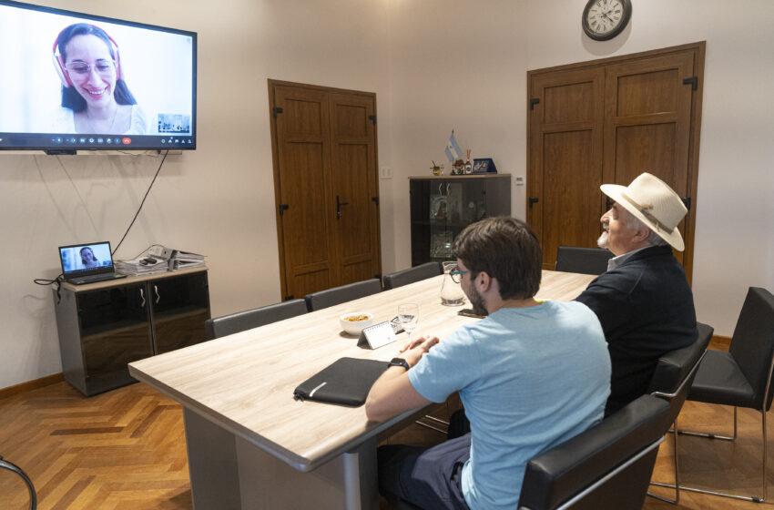  Othar se reunió con los ingenieros comodorenses convocados por la NASA