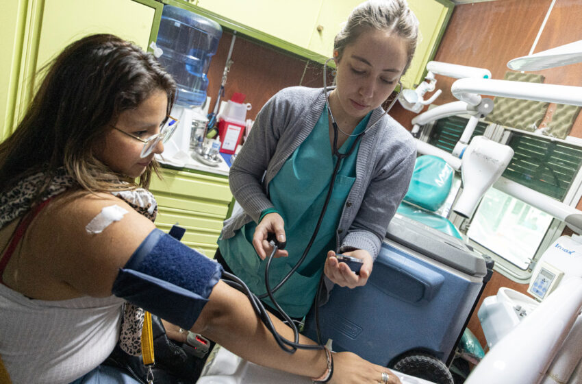  Salud fortalece la vacunación con el tráiler del Ejército en el Centro
