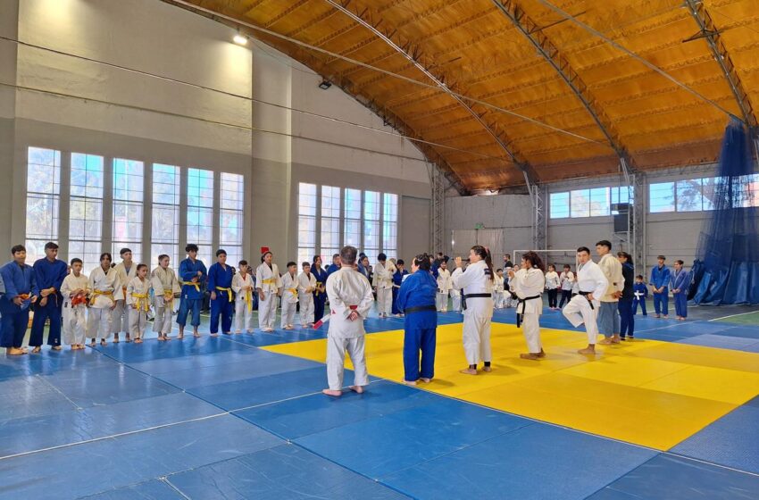  Más de 80 deportistas le dieron vida al 1er encuentro de judo