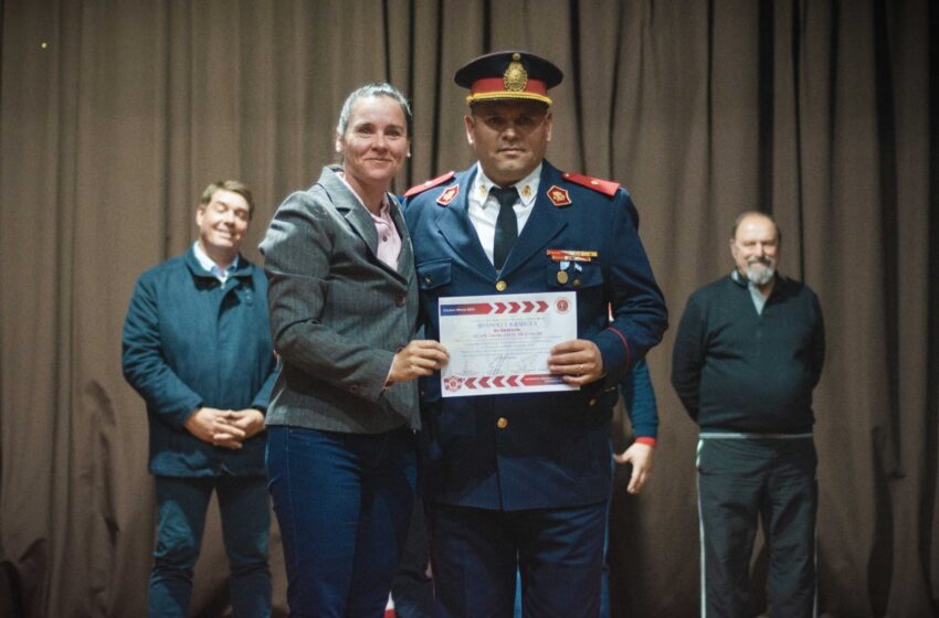  Provincia reconoció a Bomberos Voluntarios por su labor en el incendio «El Centinela”