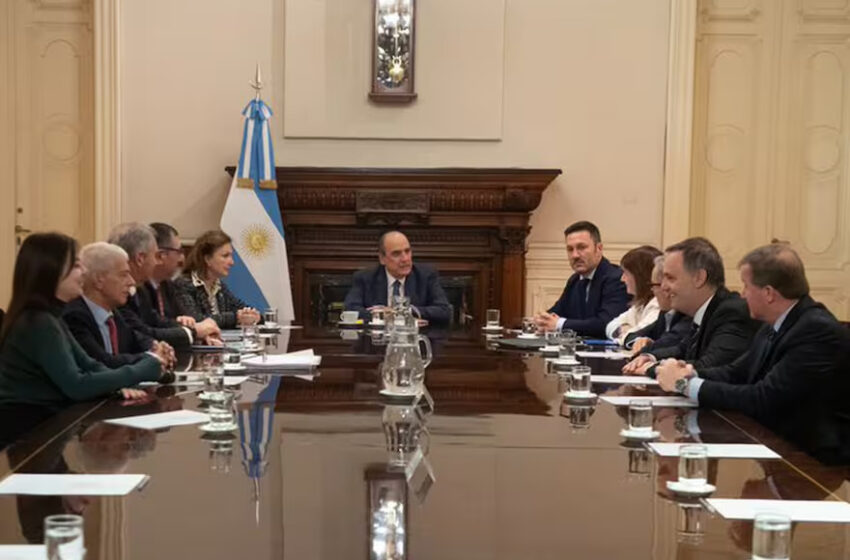  Guillermo Francos encabezó su primera reunión como jefe de Gabinete y activa un comité de transición