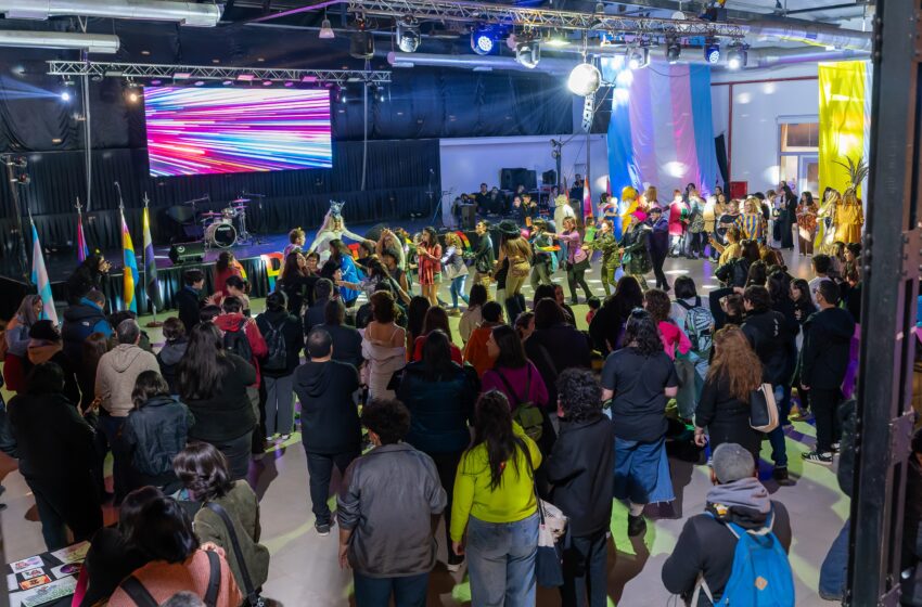  Comodoro celebró el Día del Orgullo con una colorida fiesta