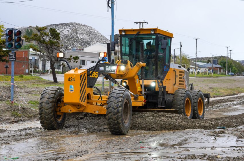  CONTINUAN LOS TRABAJOS DE LIMPIEZA DE CAMINOS Y PLUVIALES EN LA CIUDAD