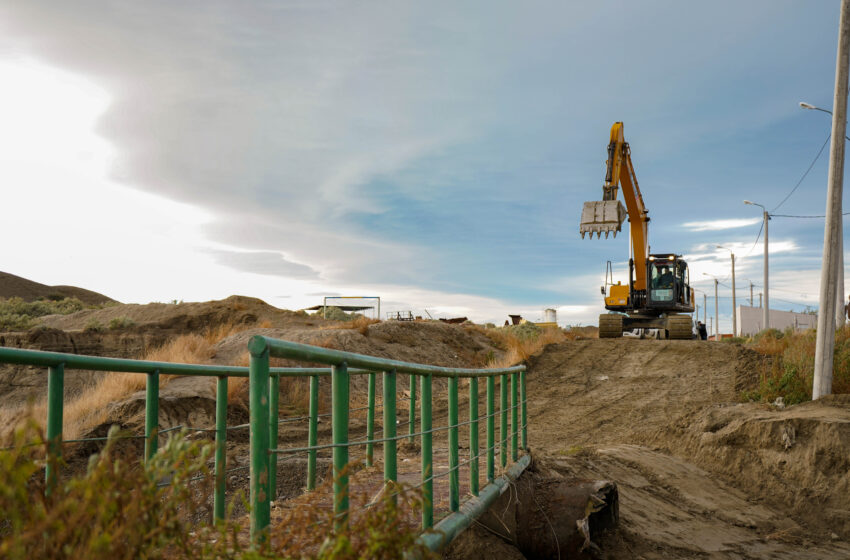  Se habilitaron puentes peatonales y se aseguró la traza vial para garantizar el transporte urbano en Comodoro