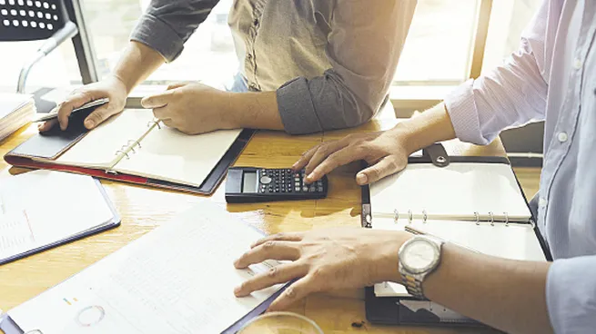  Recesión: las pymes tratan de pagar el aguinaldo, en medio de una caída del 40% en su facturación