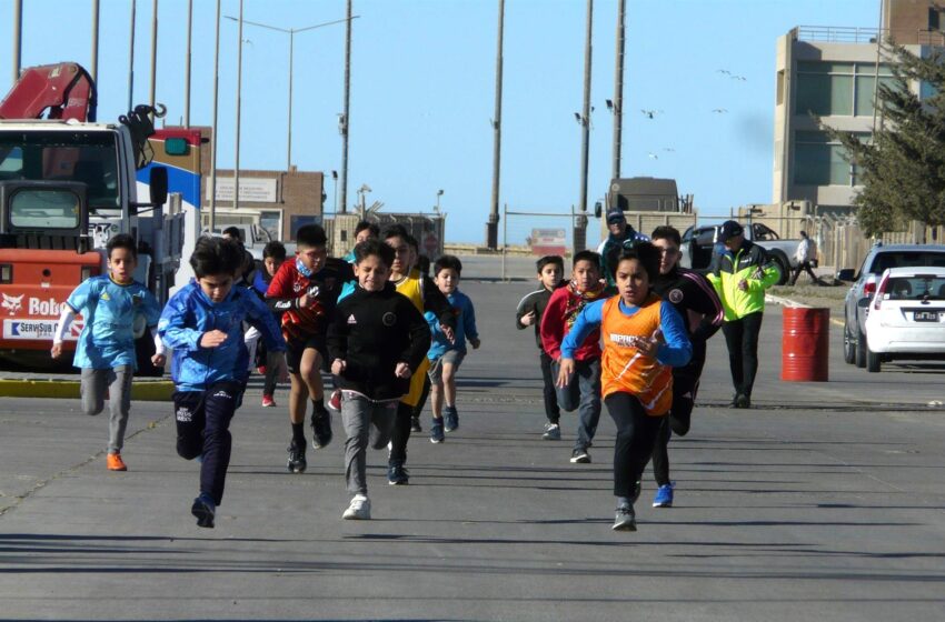  Comodoro corre prepara un encuentro atlético infantil