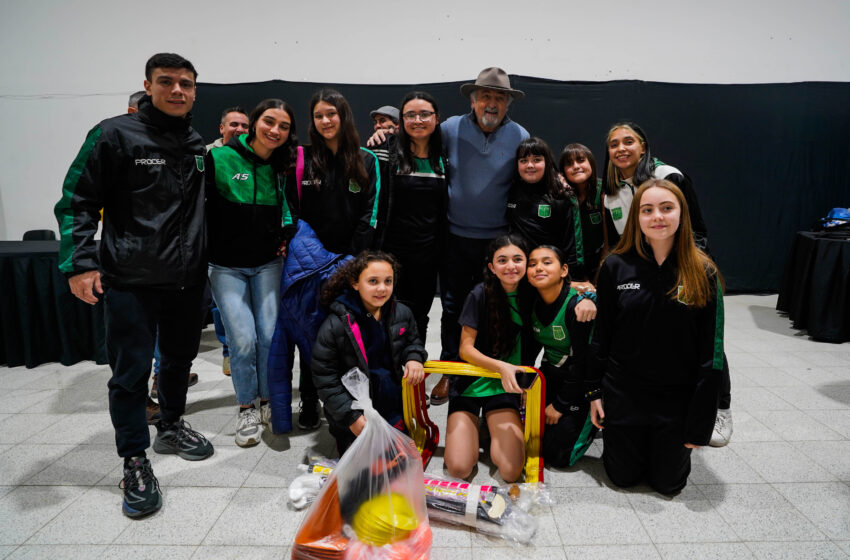  Comodoro Deportes entregó equipamiento a instituciones deportivas