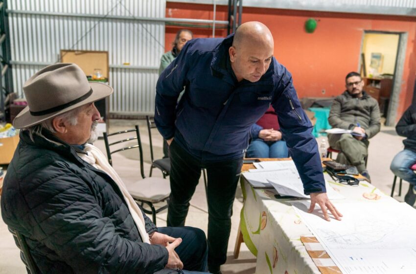  Othar se reunió con vecinos del barrio Centenario por el avance en obras de gas