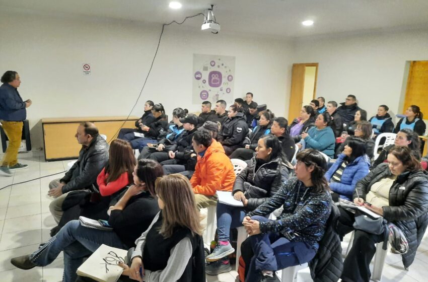  Provincia dictó capacitación sobre prevención del suicidio en El Maitén con amplia asistencia