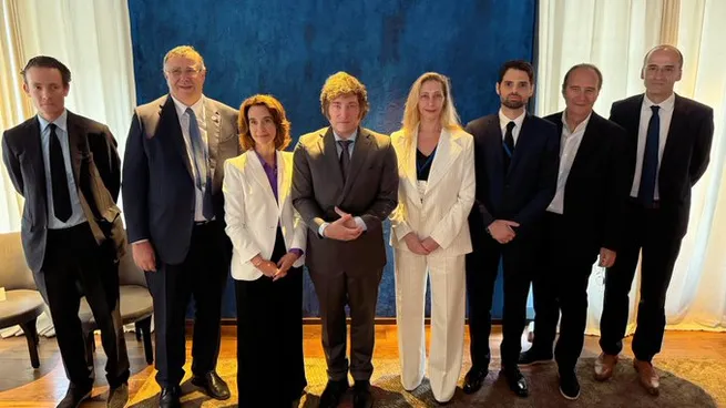  Javier Milei mantuvo un encuentro con empresarios en Francia