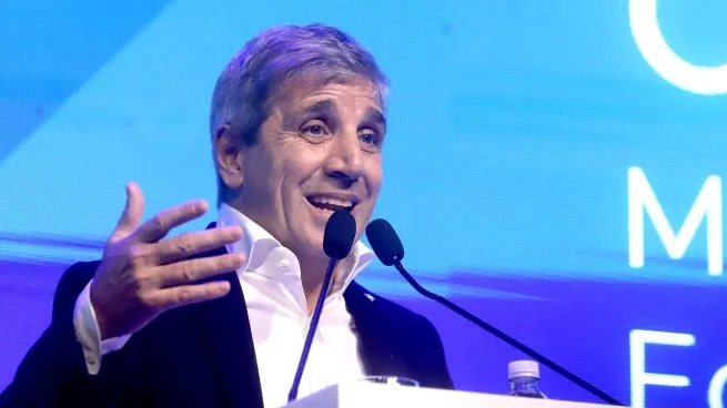  Luis Caputo salió al cruce de los economistas y habló de «deshonestidad intelectual»