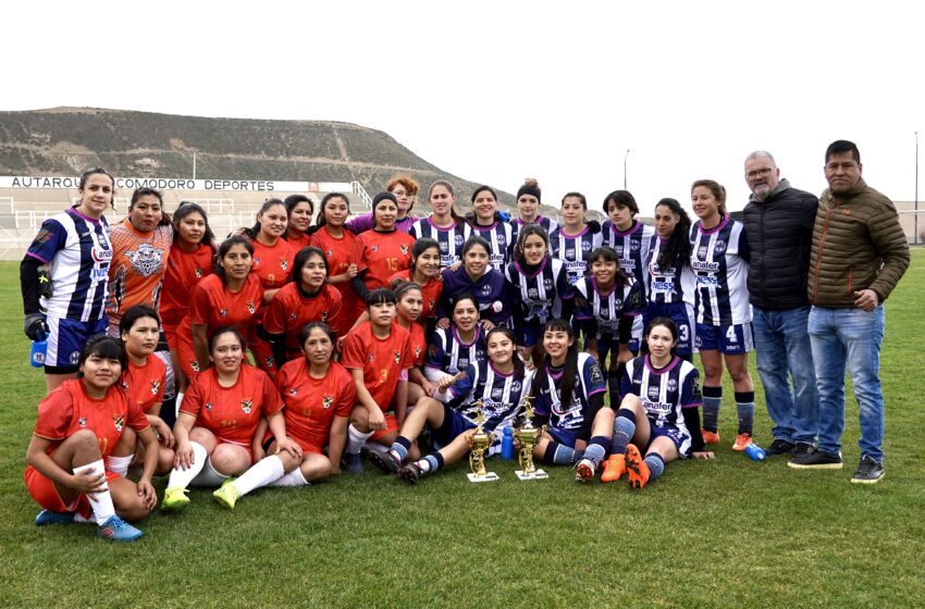  Torneo de fútbol en el Estadio en celebración de la Independencia de Bolivia