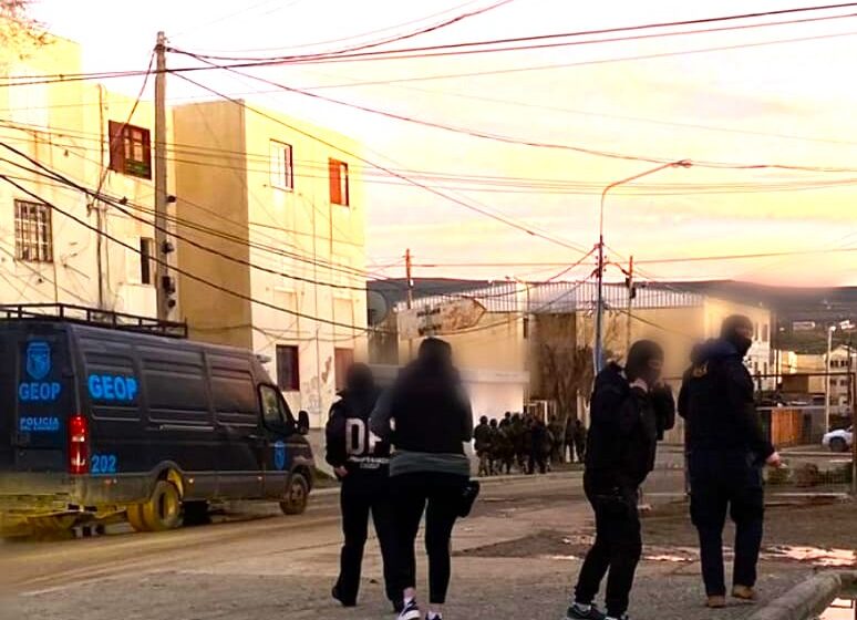  La Policía del Chubut realizó ocho allanamientos por las agresiones con armas de fuego en Comodoro Rivadavia